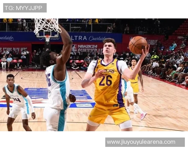 米勒表现低迷11投仅中3全场仅得14分助攻和篮板均不理想